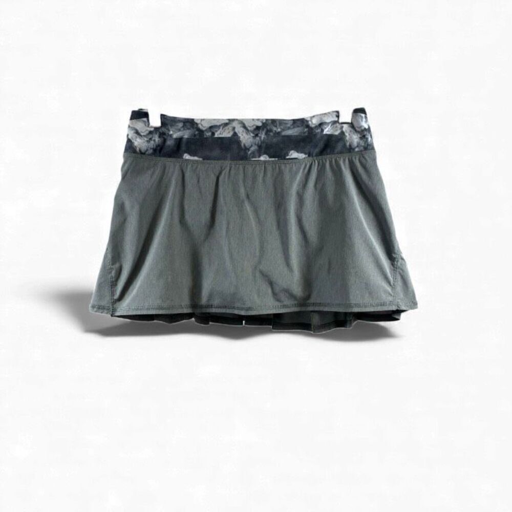 Lululemon Skort in Gray and Floral Size 6